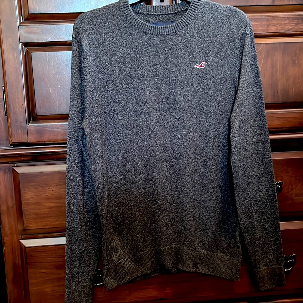 Hollister men’s sweater lightweight